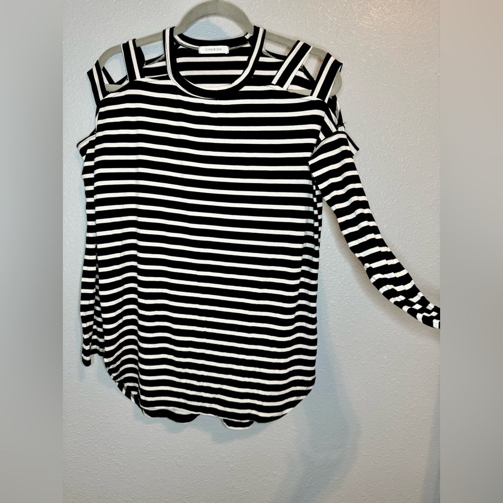 Cherish Women’s Long Sleeve Cold Shoulder Top Sz S NWOT - Picture 5 of 9